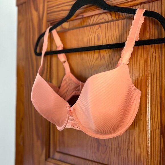 Coral colour Wacoal bra 32G - Picture 1 of 6